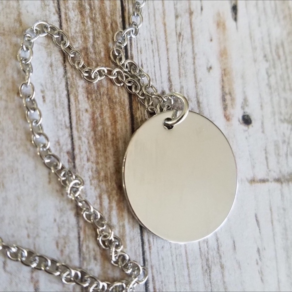 DOG MOM stamped necklace - Picture 3 of 4
